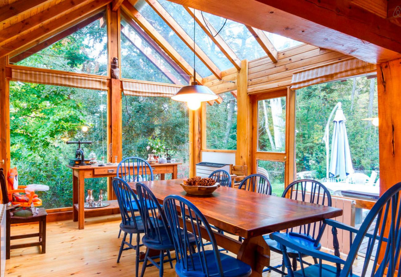 Comedor con hermosa vista BOG Río Bonito Villa La Angostura