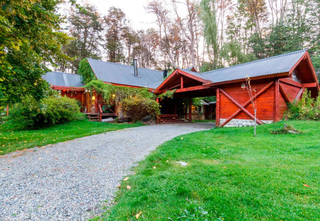 Casa equipada en medio del bosque BOG Río Bonito Villa La Angostura