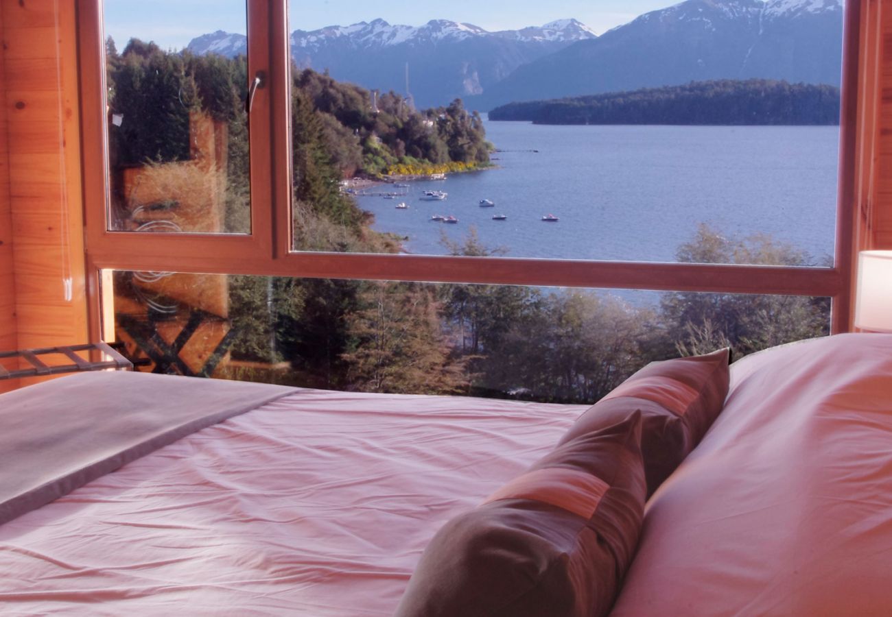 Dormitorio vista al lago BOG Atardeceres del Lago 7 Villa La Angostura