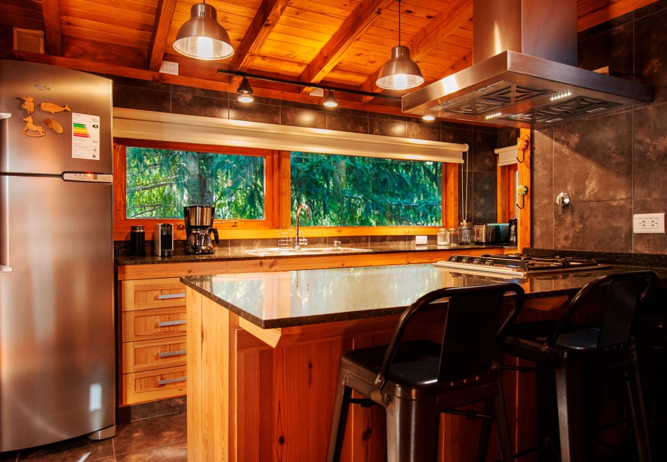 Cocina con barra BOG Sulla Montagna Villa La Angostura