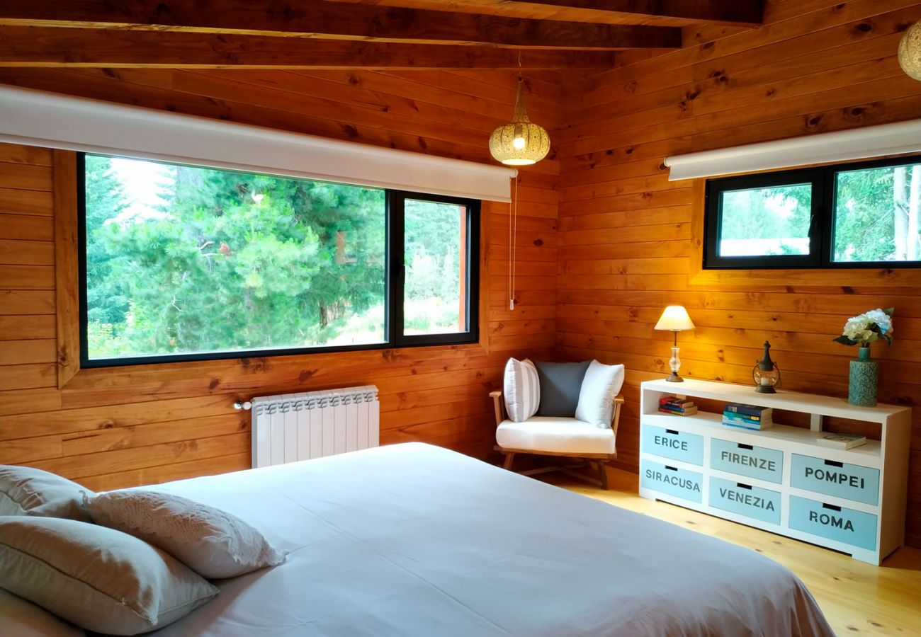 Hermoso dormitorio matrimonial BOG Sulla Montagna Villa La Angostura