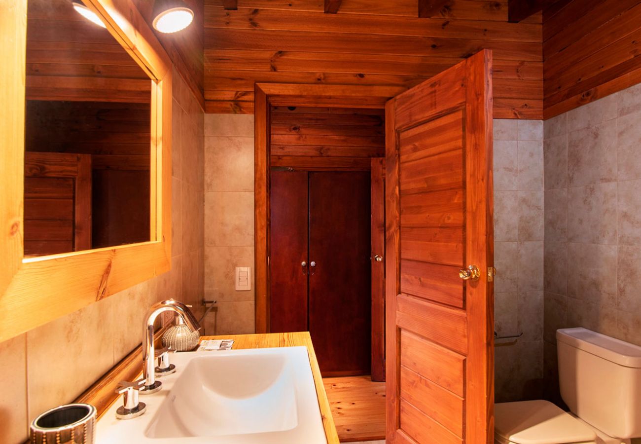 Baño iluminado BOG Sulla Montagna Villa La Angostura