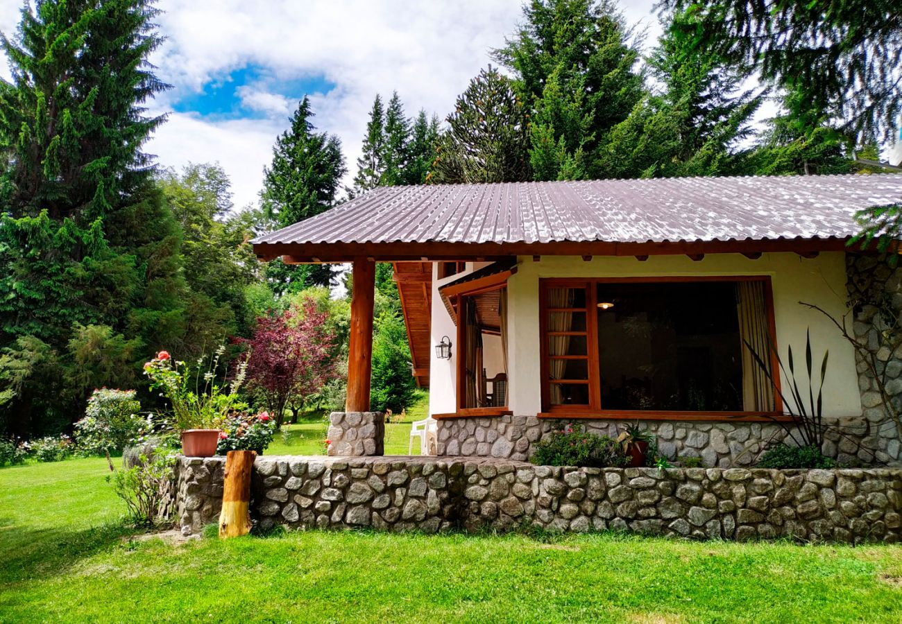 Jardin amplio BOG Pichi Ruca Villa La Angostura