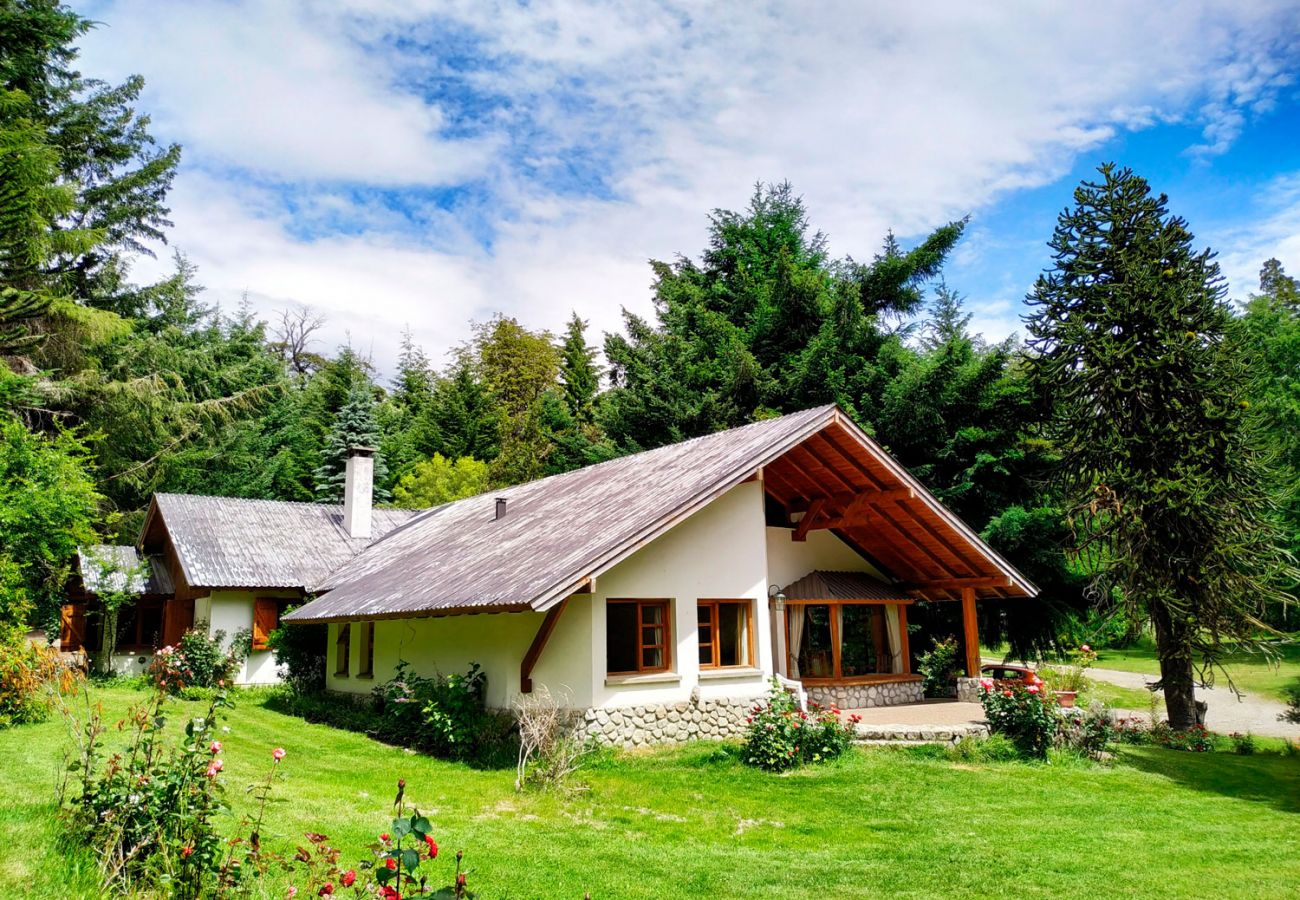 Casa rodeada de hectáreas  BOG Pichi Ruca Villa La Angostura