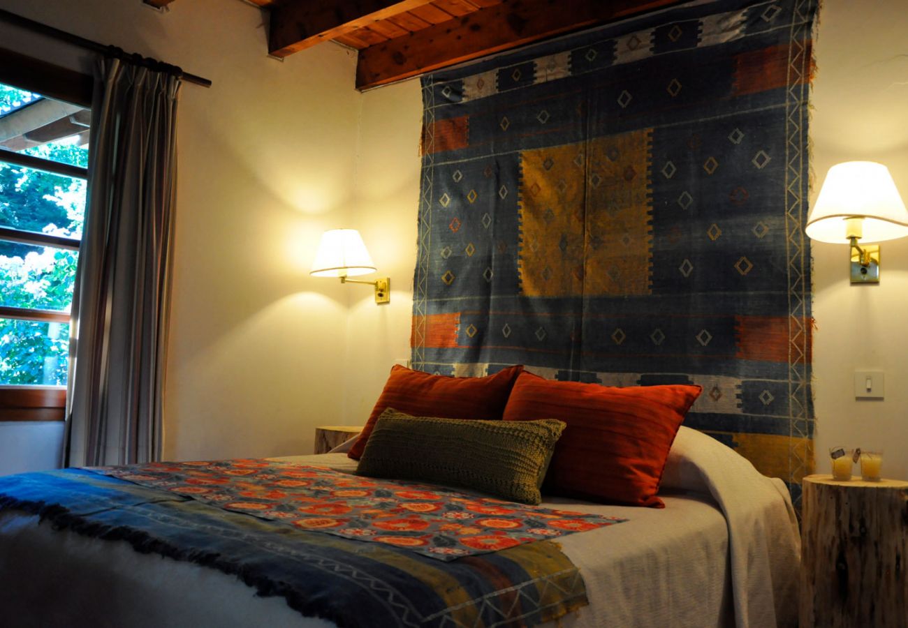 Comodo dormitorio matrimonial BOG Pichi Ruca Villa La Angostura