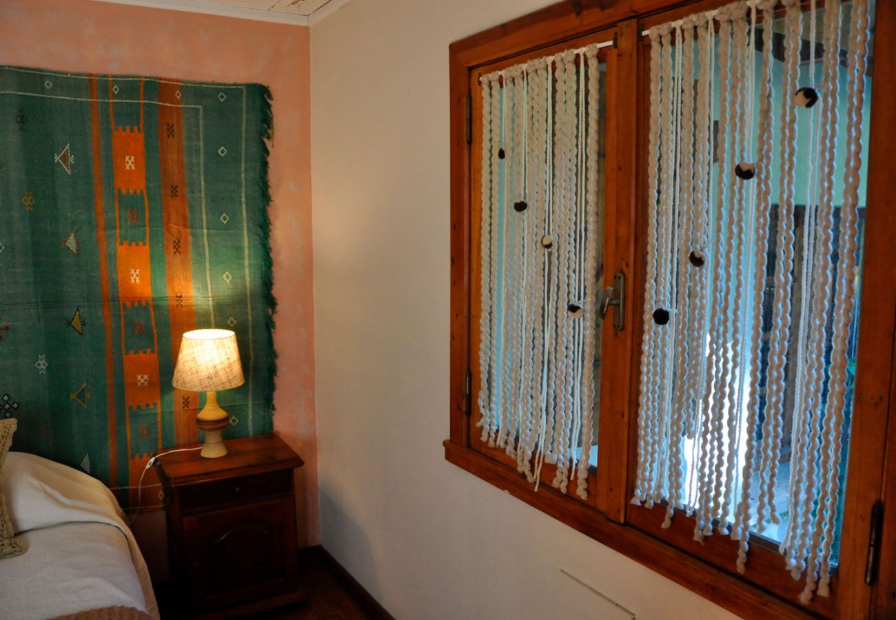 Dormitorio iluminado BOG Pichi Ruca Villa La Angostura