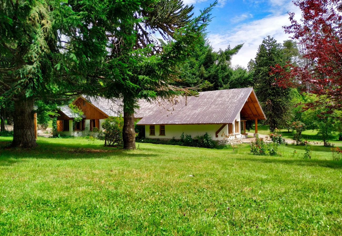 Casa con amplio jardin BOG Pichi Ruca Villa La Angostura