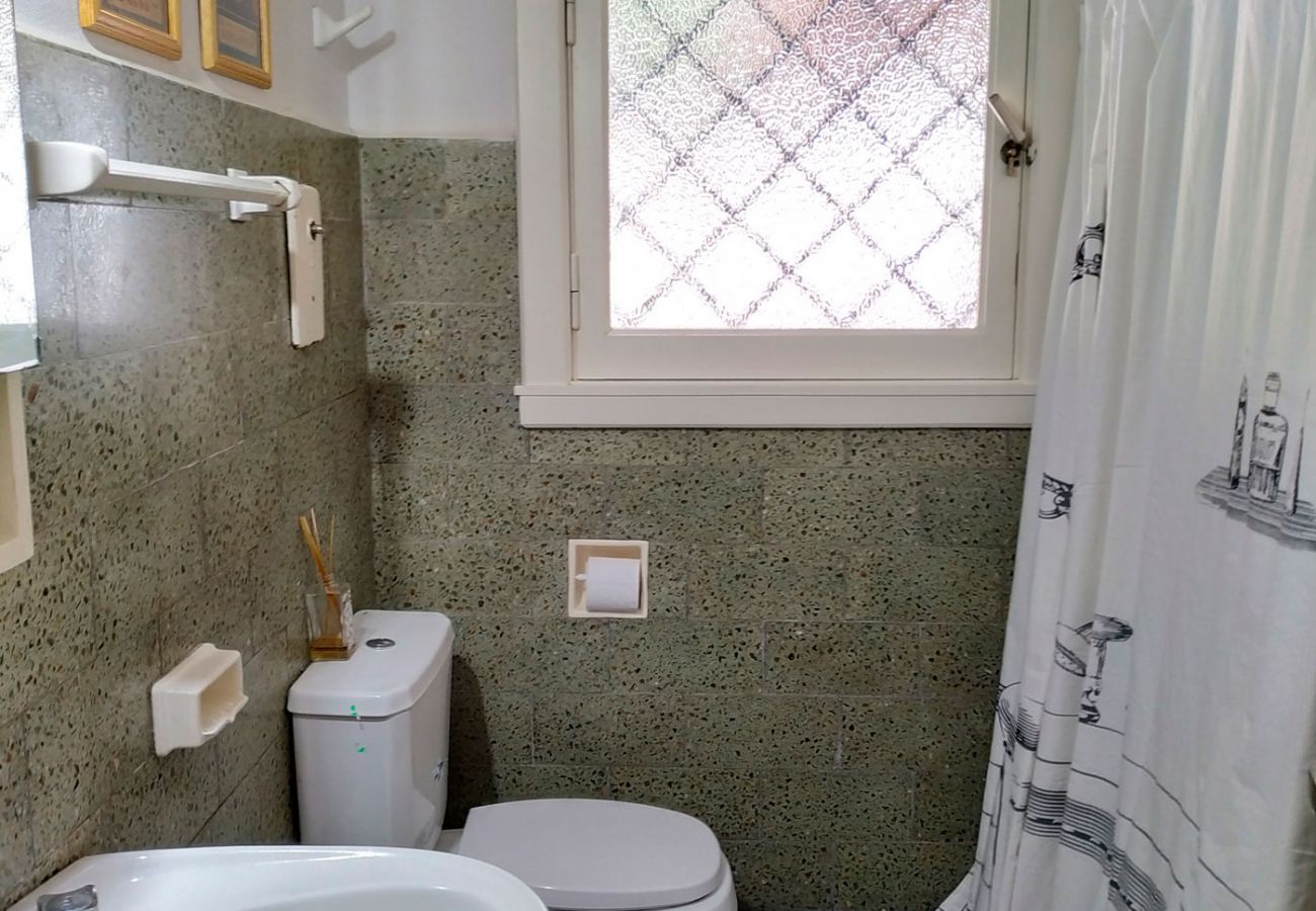 Baño completo iluminado BOG Pichi Ruca Villa La Angostura