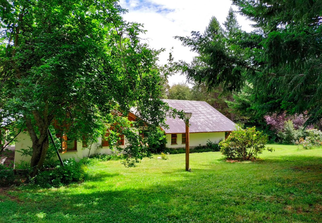 Casa rodeada de hectareas y pinos BOG Pichi Ruca Villa La Angostura