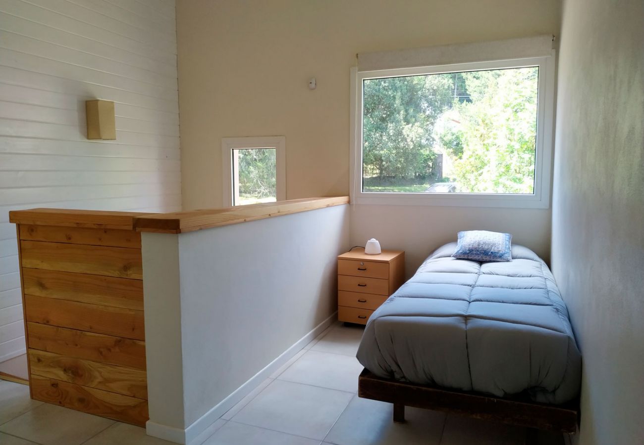 Dormitorio cama individual BOG Casa Rosada 1 Villa La Angostura