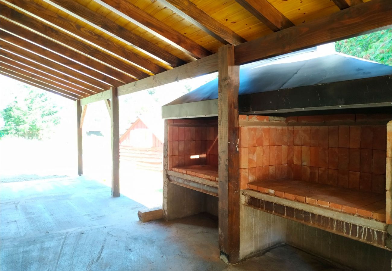 Parrilla techada BOG Casa Rosada 1 Villa La Angostura