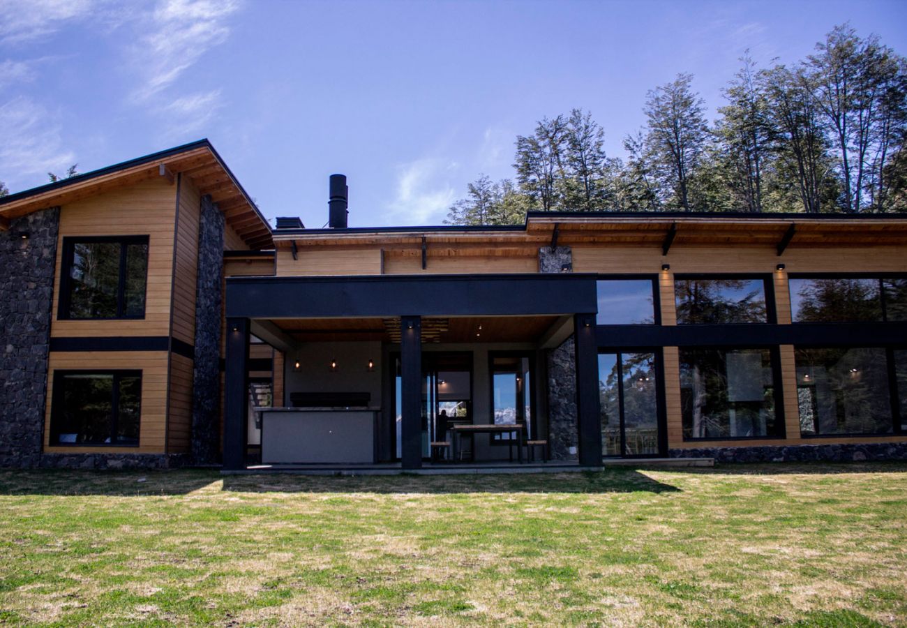 Fachada BOG JPG Casa con vista al lago Villa La Angostura