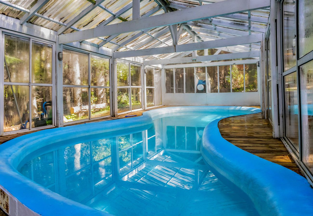 Cabaña en Villa La Angostura - Le Pommier 1 | Cabañas frente al Lago y con Pileta Climatizada