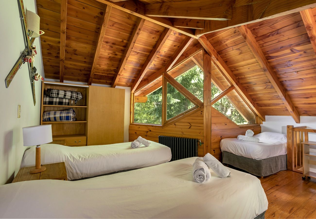 Cabaña en Villa La Angostura - Le Pommier 1 | Cabañas frente al Lago y con Pileta Climatizada