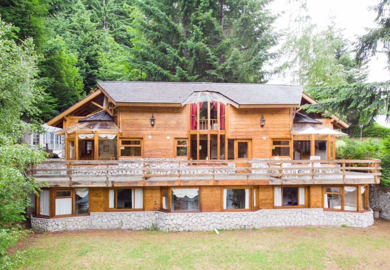 Fachada hermosa cabaña patagonica BOG Le Pommier 2 Villa La Angostura