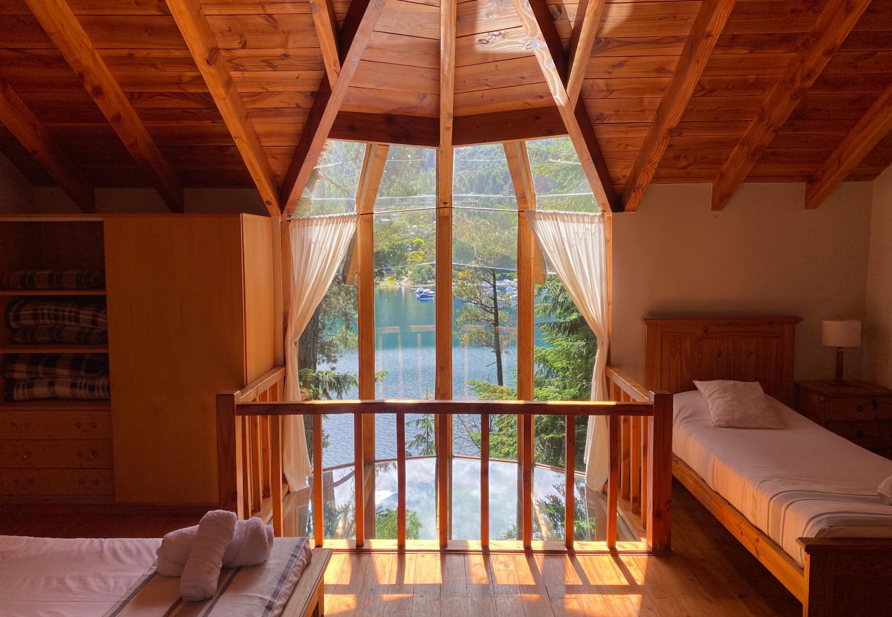 Bungalow en Villa La Angostura - Le Pommier 2 - Cabaña con vista al Lago y Pileta climatizada