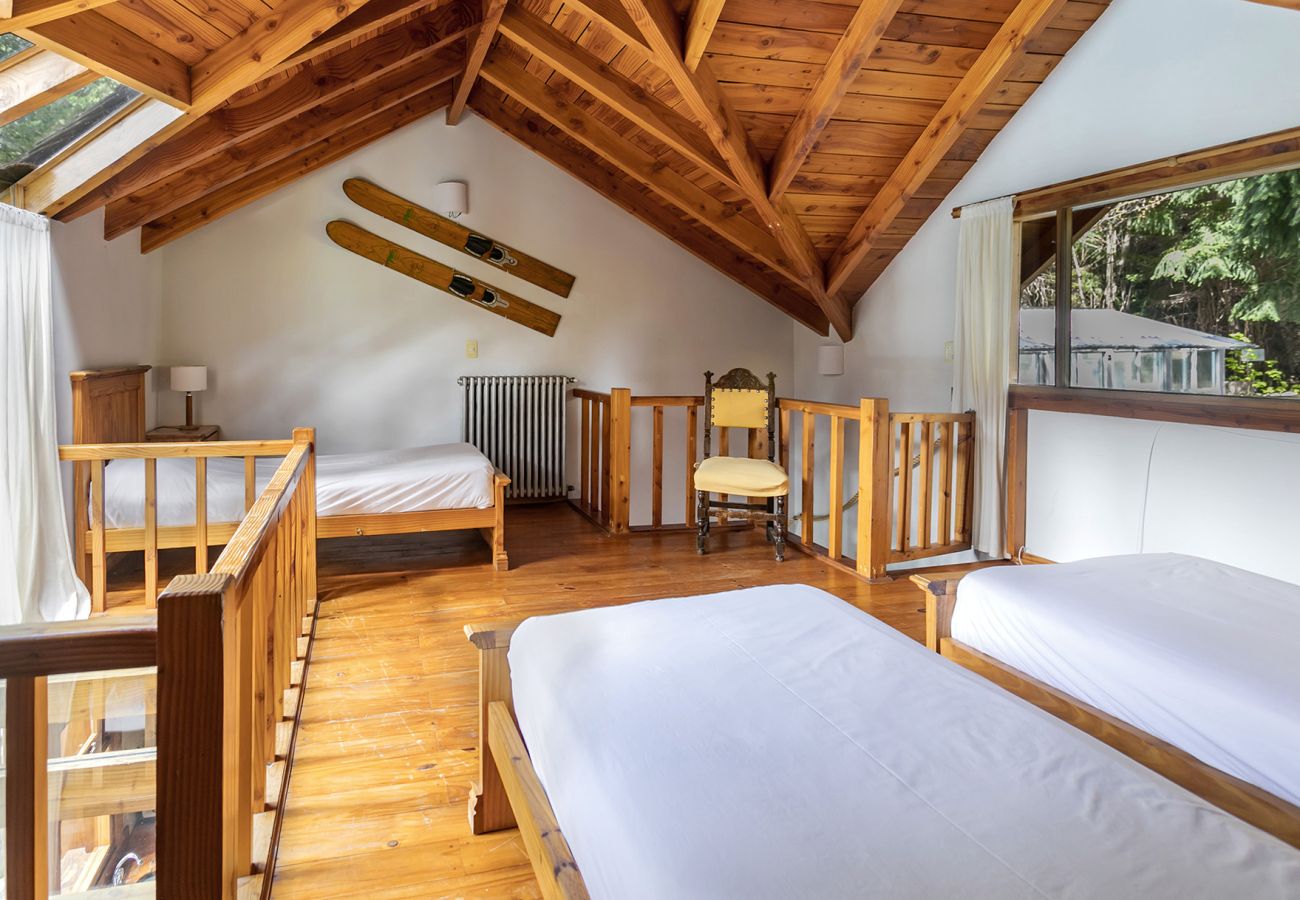 Cabaña en Villa La Angostura - Le Pommier 2 | Cabañas frente al Lago y con Pileta Climatizada