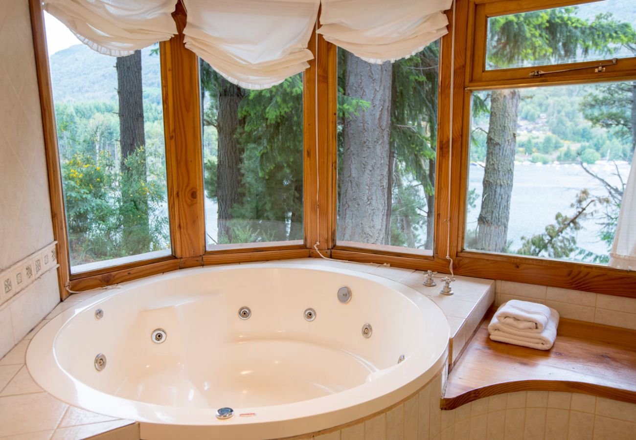 Hermoso jacuzzi con vista BOG Le Pommier 3 Villa La Angostura