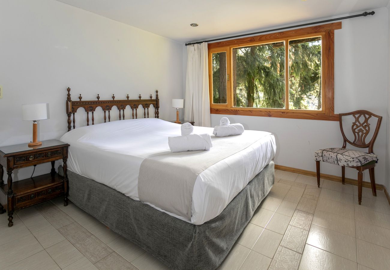 Cabaña en Villa La Angostura - Le Pommier 3 | Cabañas frente al Lago y con Pileta Climatizada