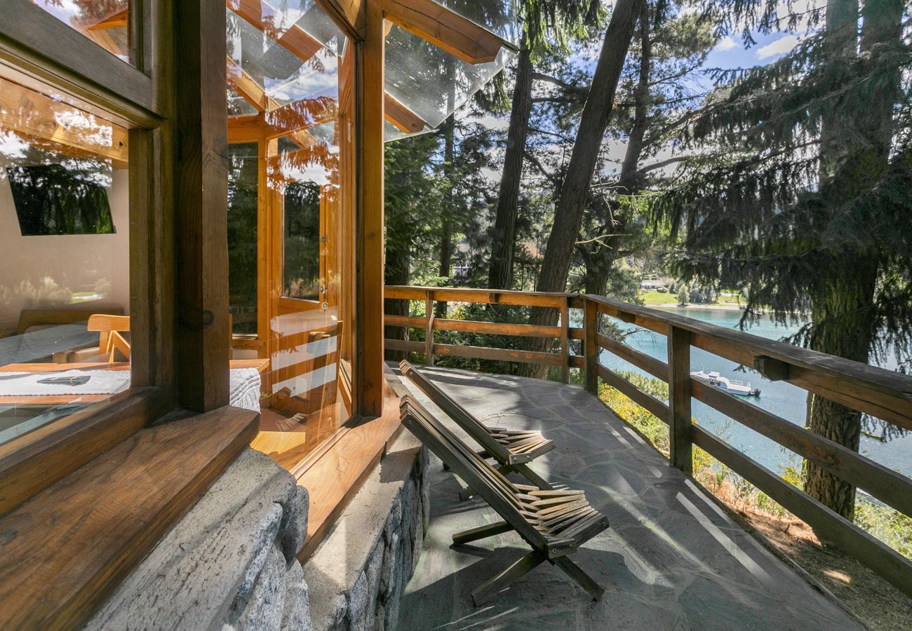 Cabaña en Villa La Angostura - Le Pommier 3 | Cabañas frente al Lago y con Pileta Climatizada