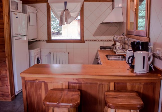 Calida cocina equipada BOG Patagon Dreams Villa La Angostura