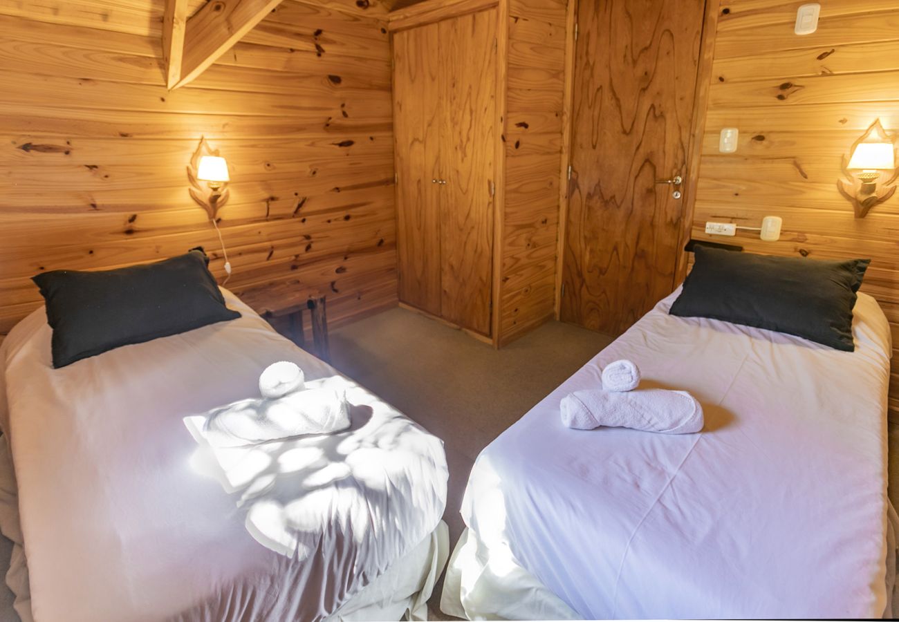 Bungalow en Villa La Angostura - Torres del Bayo 6 | Cabaña Rústica Equipada