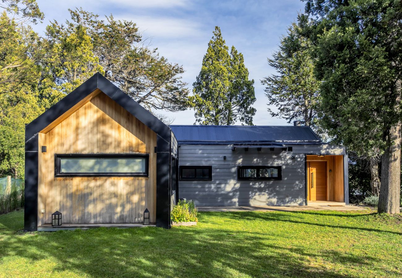 Casa en Villa La Angostura - Cherry House 2 | Casa Moderna en la Naturaleza