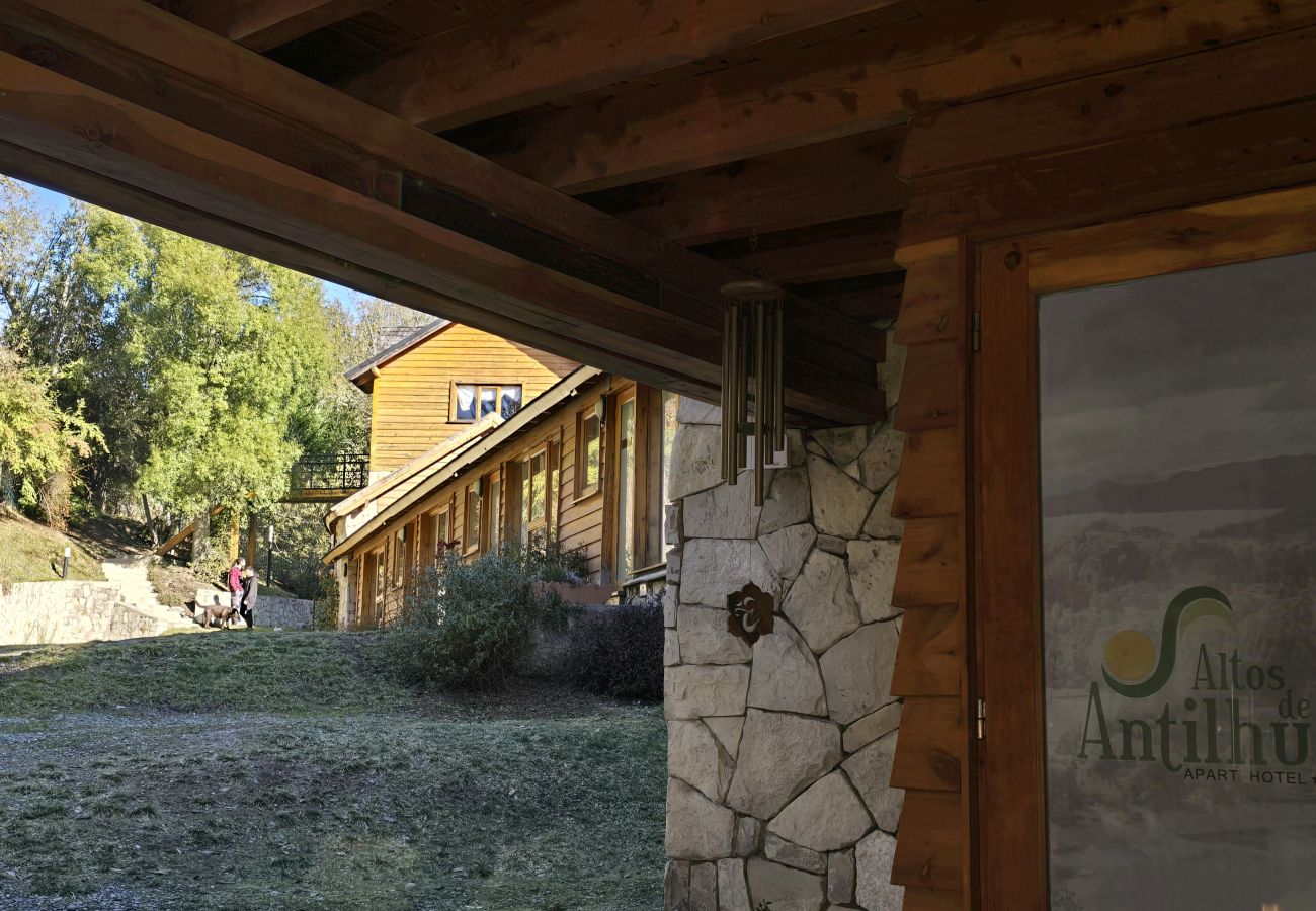 Cabaña en Villa La Angostura - Altos de Antilhue 1 | Apart Hotel con vistas al bosque