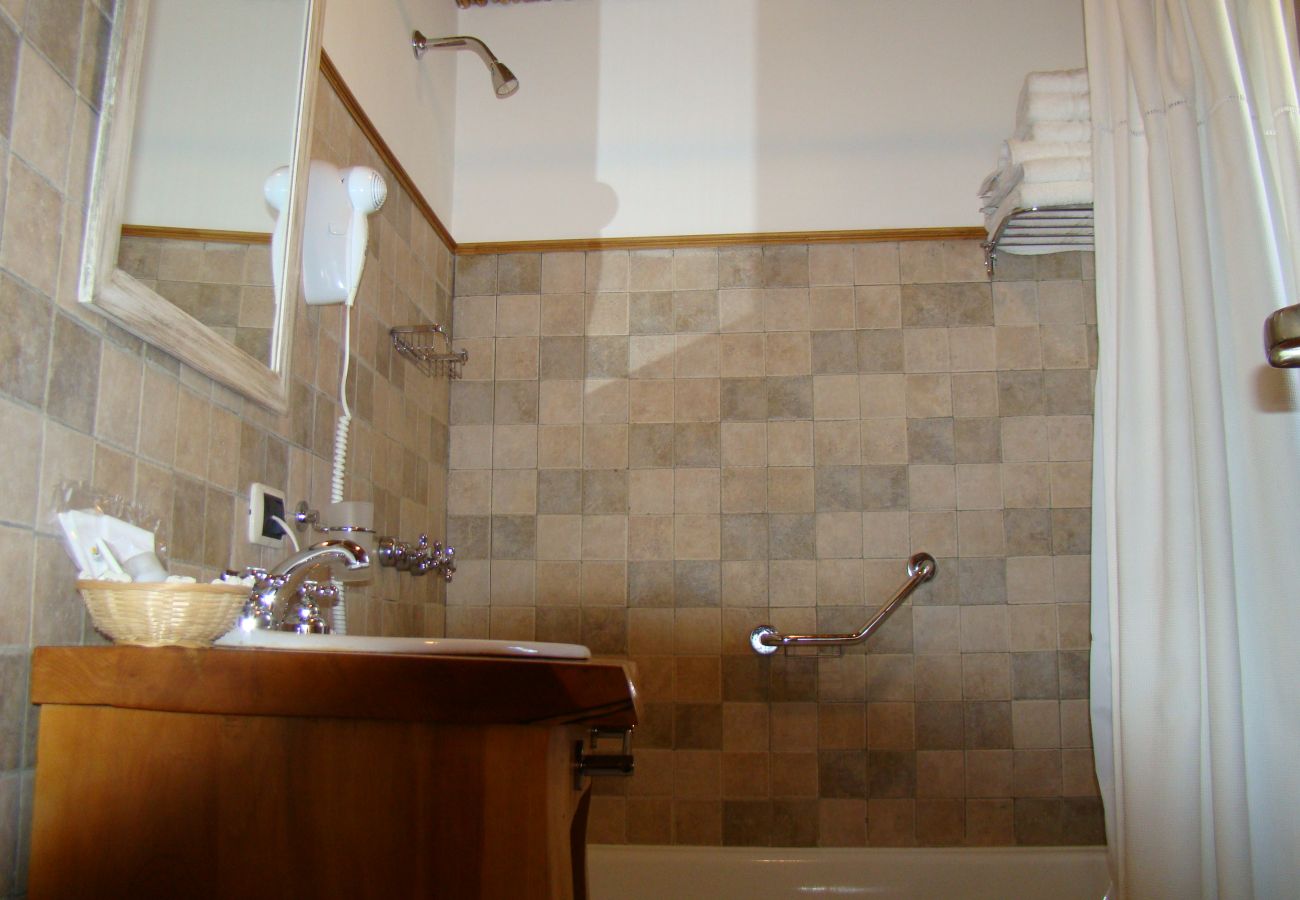 Cabaña en Villa La Angostura - Altos de Antilhue 4 | Apart Hotel con vistas a los cerros