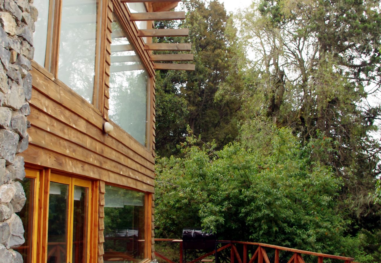 House in Villa La Angostura - Antilhue - House with a Mountain View