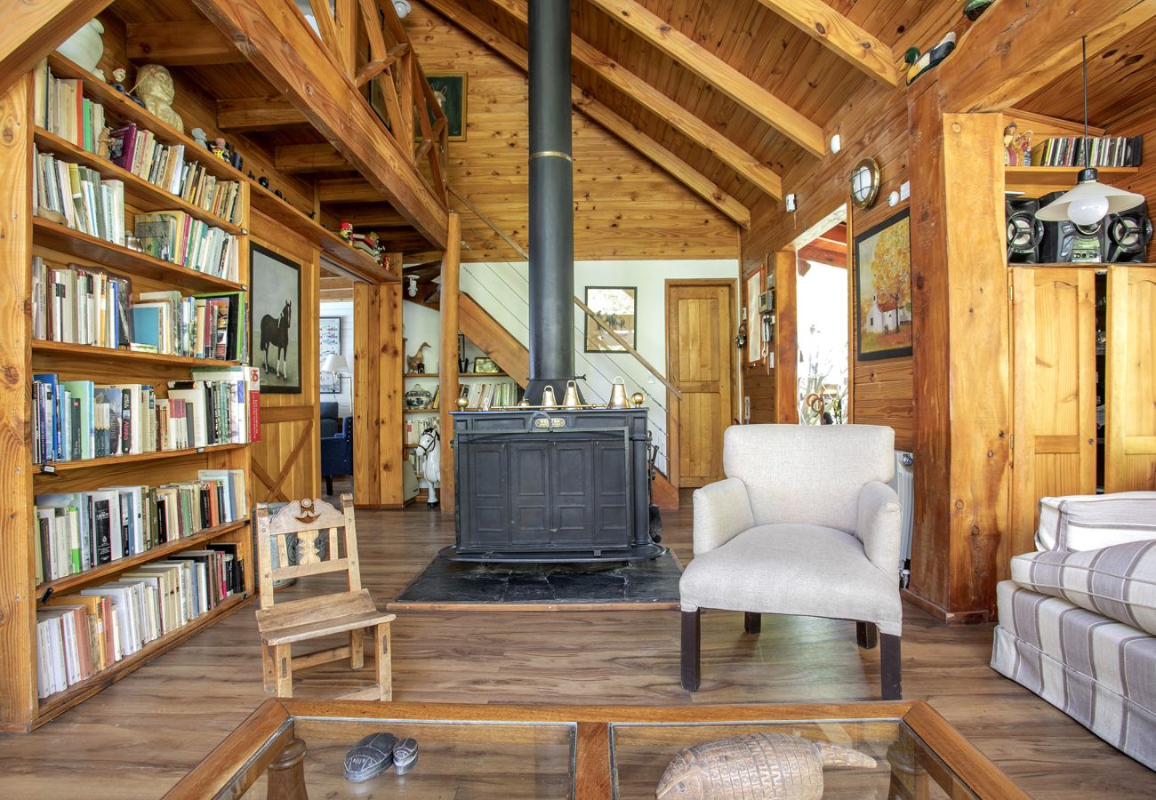 House in Villa La Angostura - Costa de Rio - Casa familiar con parque y piscina