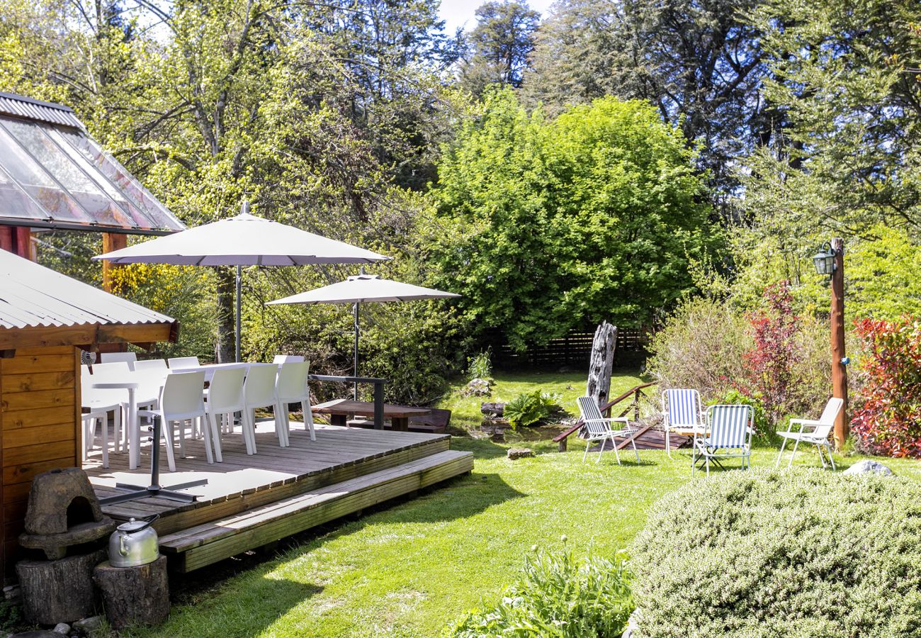 House in Villa La Angostura - Costa de Rio - Casa familiar con parque y piscina