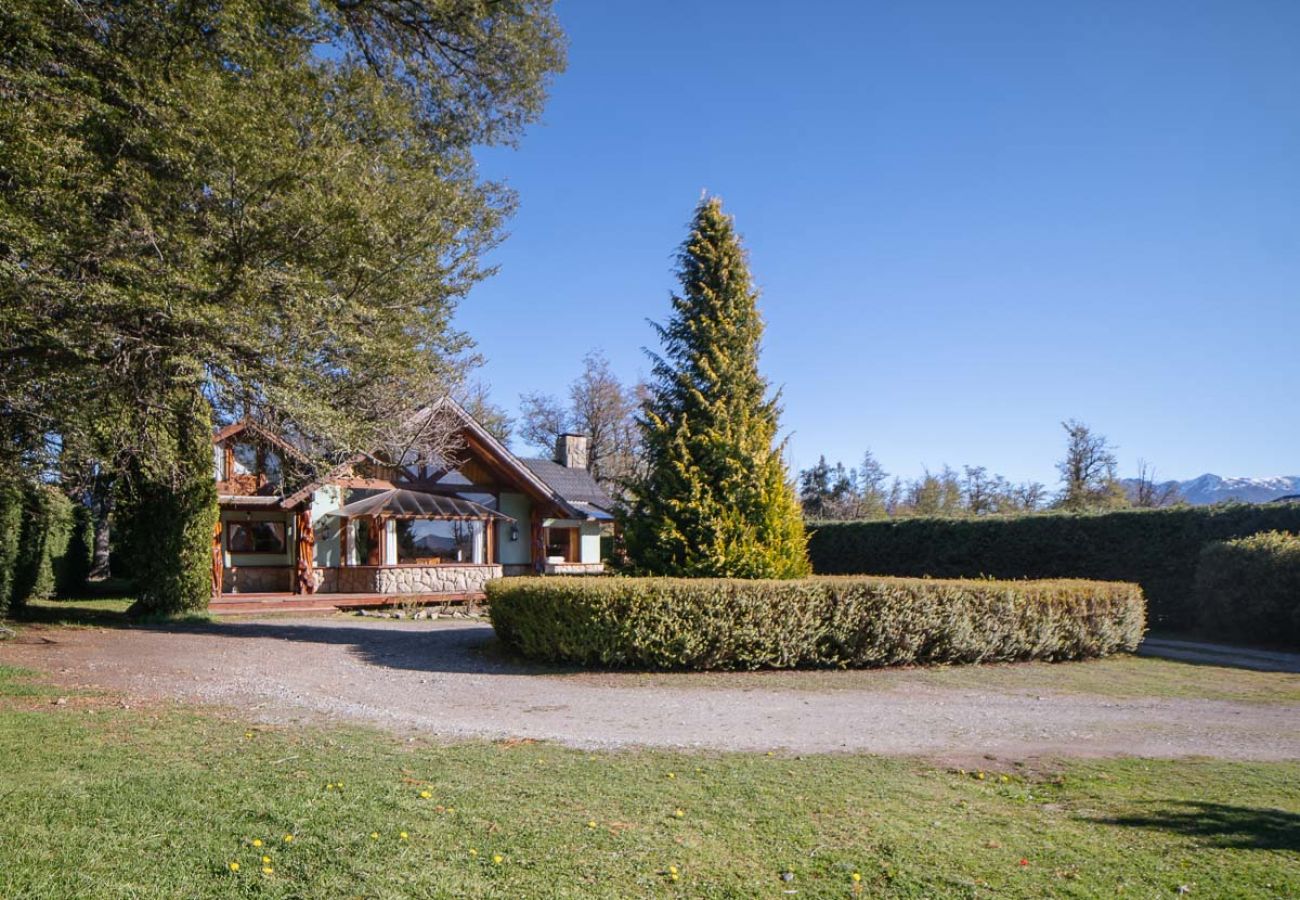 House in Villa La Angostura - Casa Glorieta - amplia y luminosa