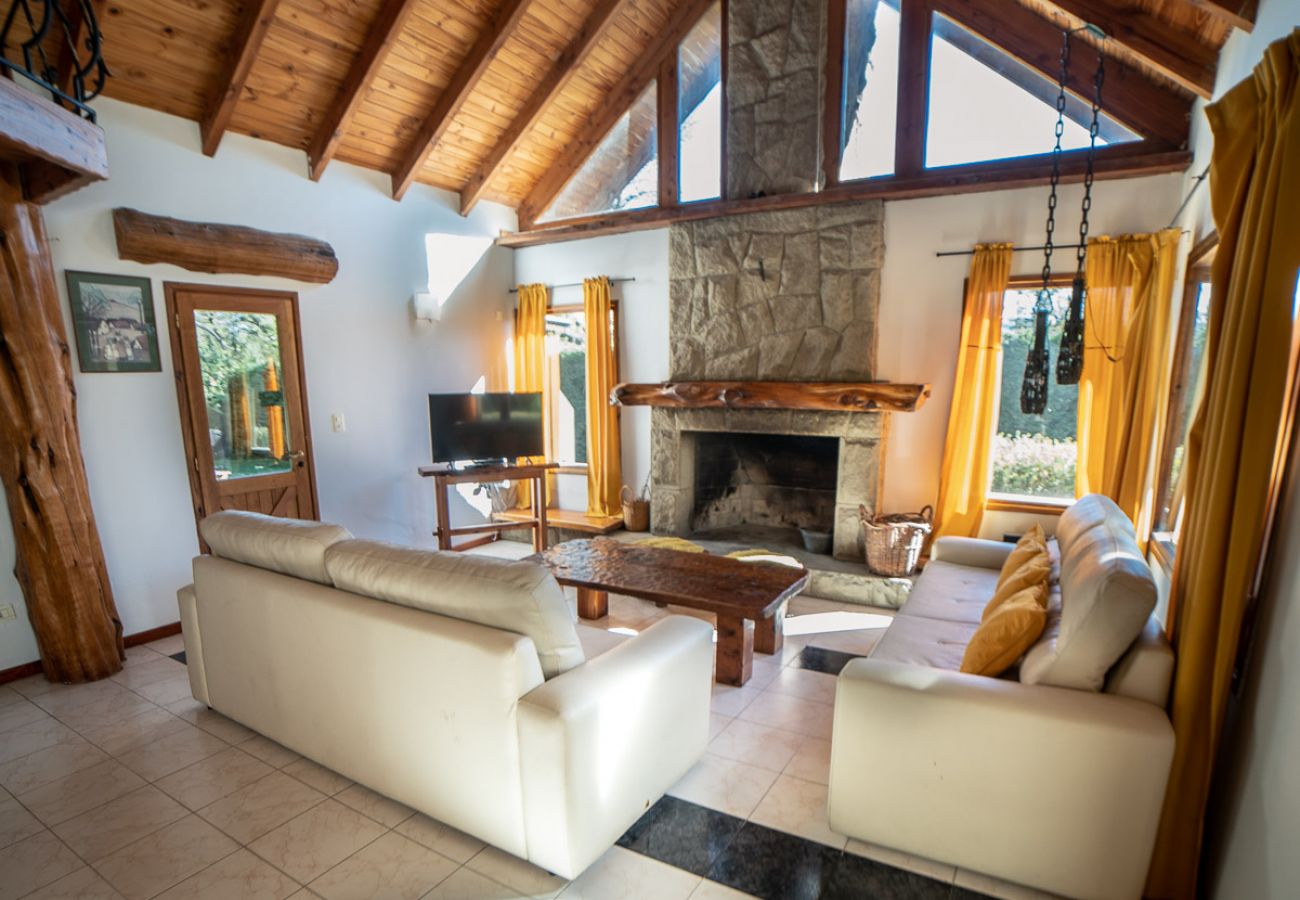 House in Villa La Angostura - Casa Glorieta - amplia y luminosa