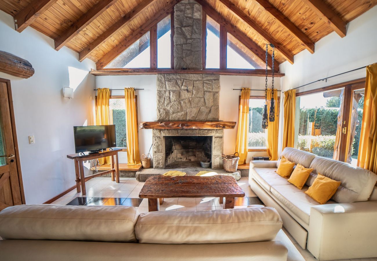 House in Villa La Angostura - Casa Glorieta - amplia y luminosa