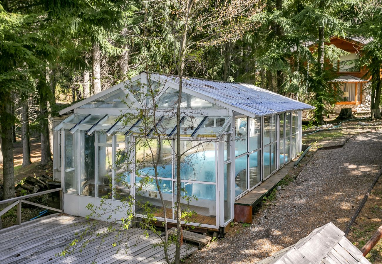 Cabin in Villa La Angostura - Le Pommier 1 | Cabañas frente al Lago y con Pileta Climatizada