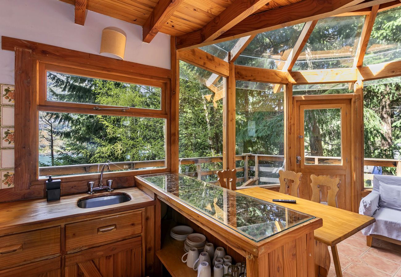 Cabin in Villa La Angostura - Le Pommier 1 | Cabañas frente al Lago y con Pileta Climatizada