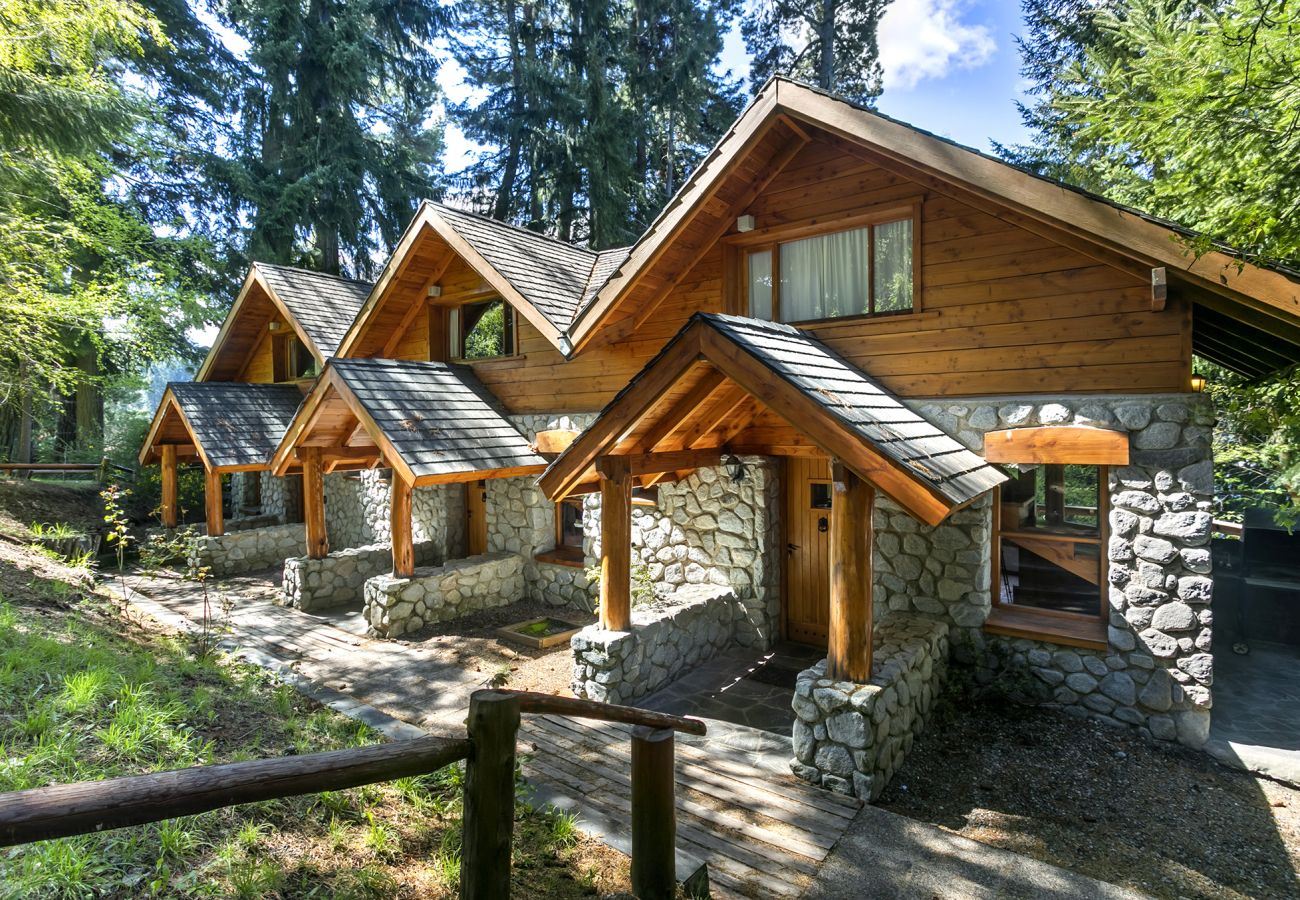 Cabin in Villa La Angostura - Le Pommier 2 | Cabañas frente al Lago y con Pileta Climatizada