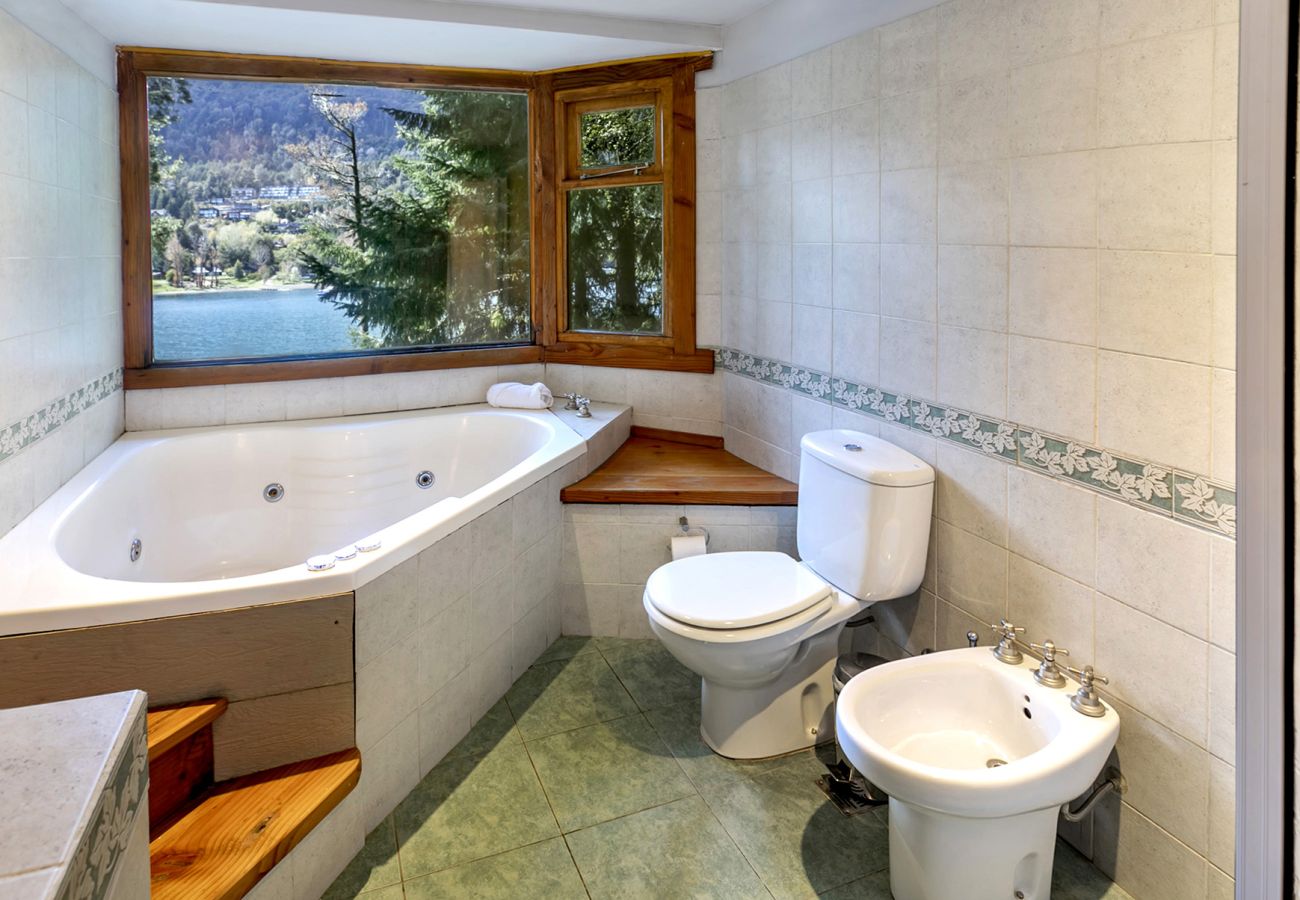 Cabin in Villa La Angostura - Le Pommier 2 | Cabañas frente al Lago y con Pileta Climatizada