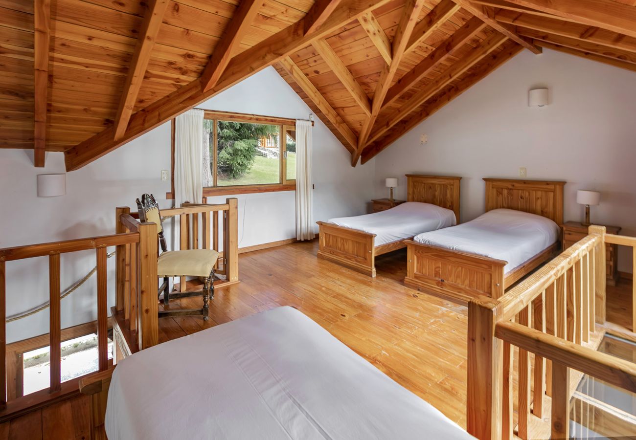 Cabin in Villa La Angostura - Le Pommier 2 | Cabañas frente al Lago y con Pileta Climatizada