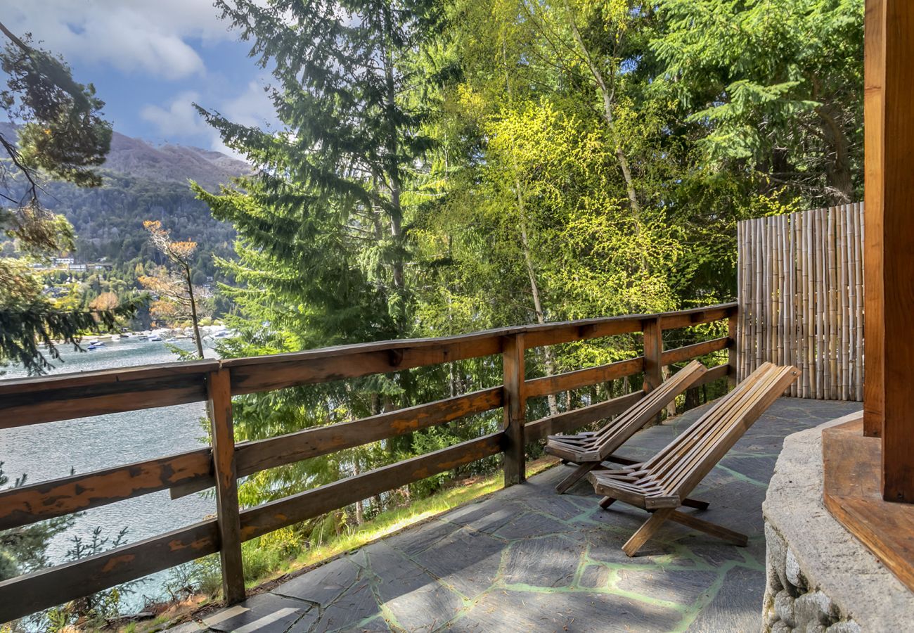 Cabin in Villa La Angostura - Le Pommier 2 | Cabañas frente al Lago y con Pileta Climatizada