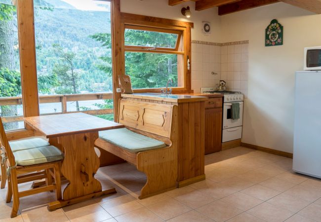 Bungalow in Villa La Angostura - Le Pommier 3 - Cabaña con vista al Lago y Pileta Climatizada