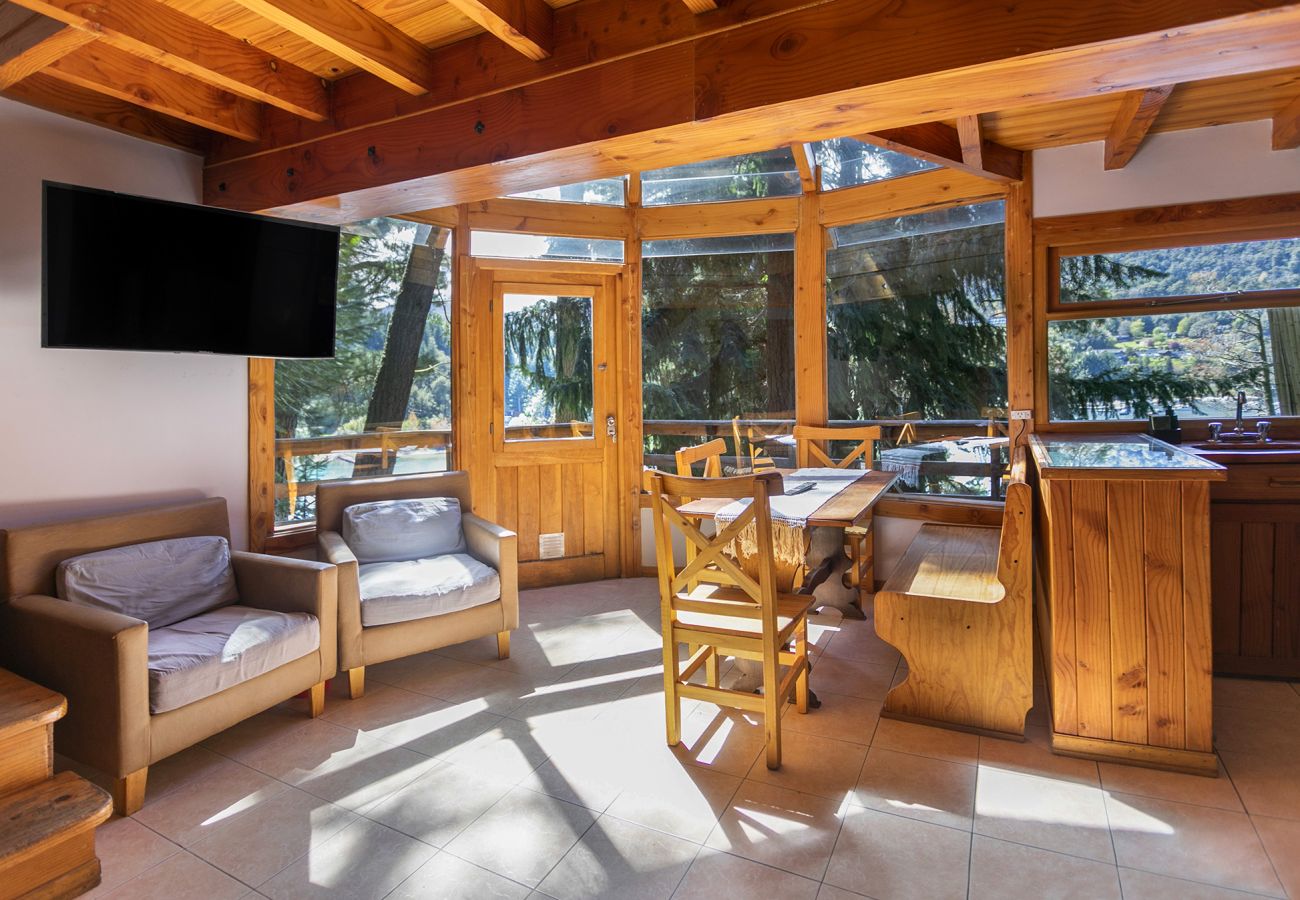 Cabin in Villa La Angostura - Le Pommier 3 | Cabañas frente al Lago y con Pileta Climatizada