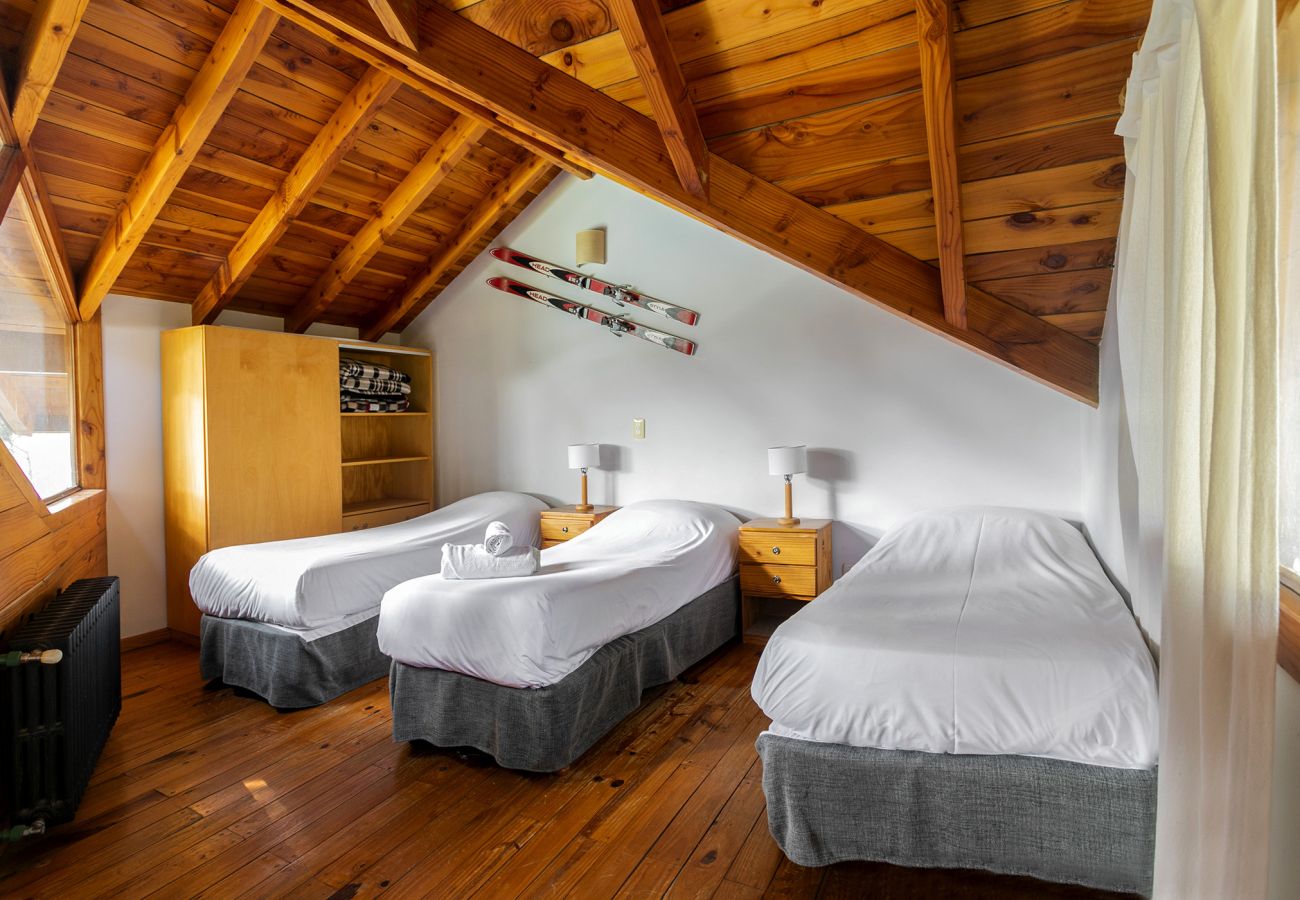 Cabin in Villa La Angostura - Le Pommier 3 | Cabañas frente al Lago y con Pileta Climatizada