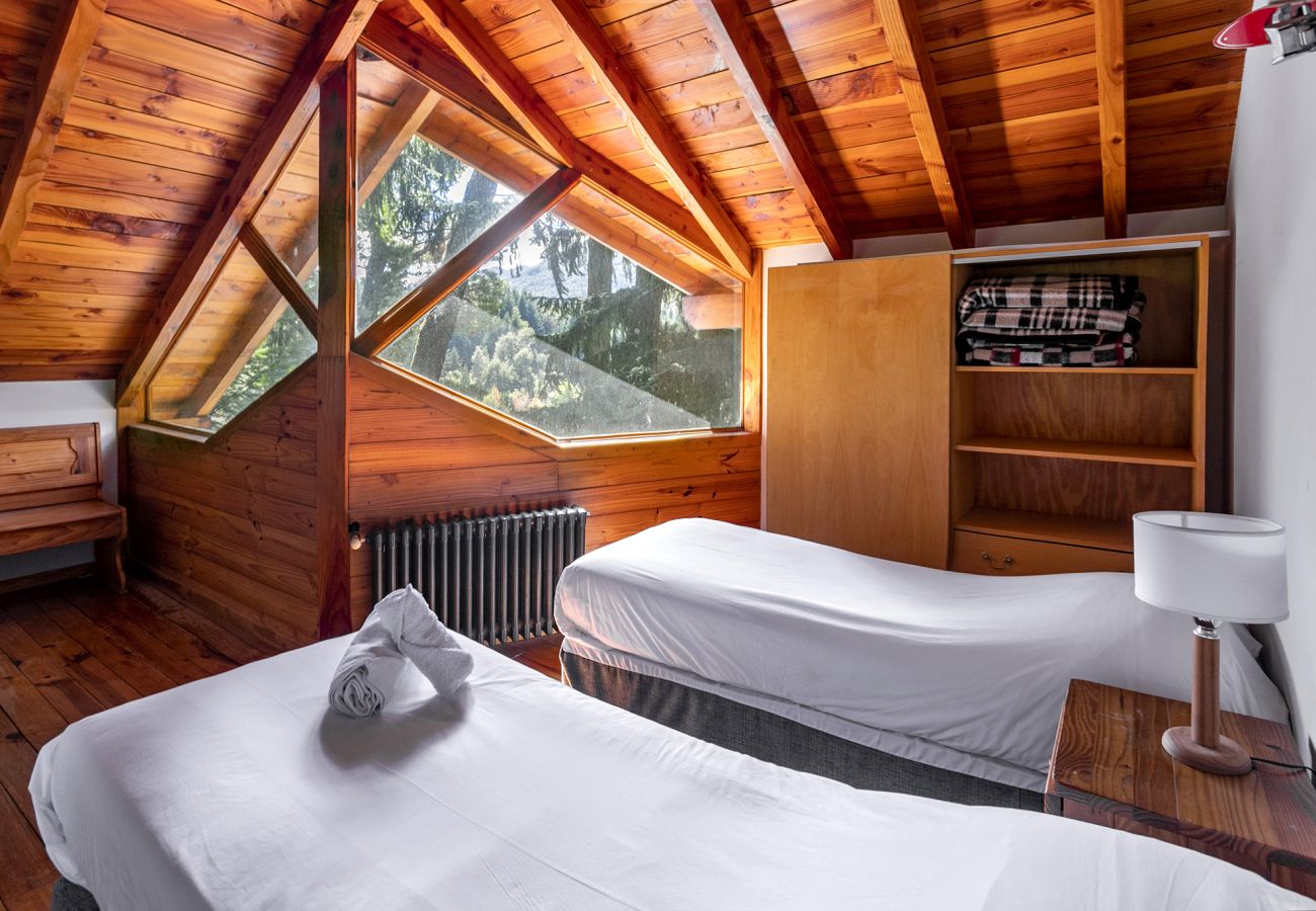 Cabin in Villa La Angostura - Le Pommier 3 | Cabañas frente al Lago y con Pileta Climatizada