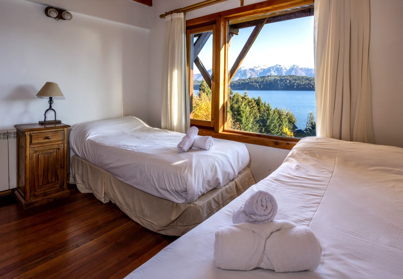 Cabin in Villa La Angostura - Puesta del Sol 2 | Cabaña con vista al Lago
