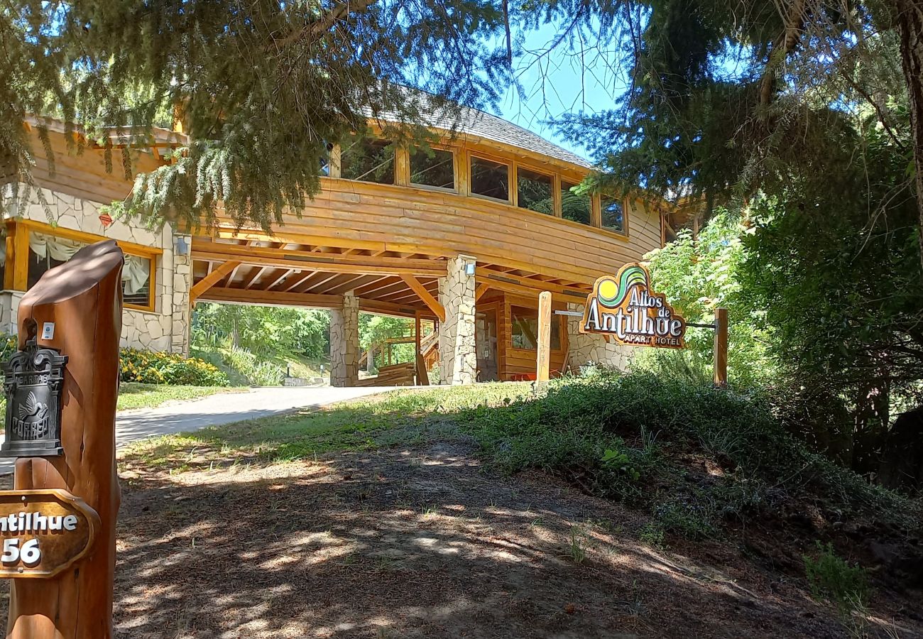 Aparthotel in Villa La Angostura - Altos de Antilhue 5 | Apart Hotel con vistas al bosque