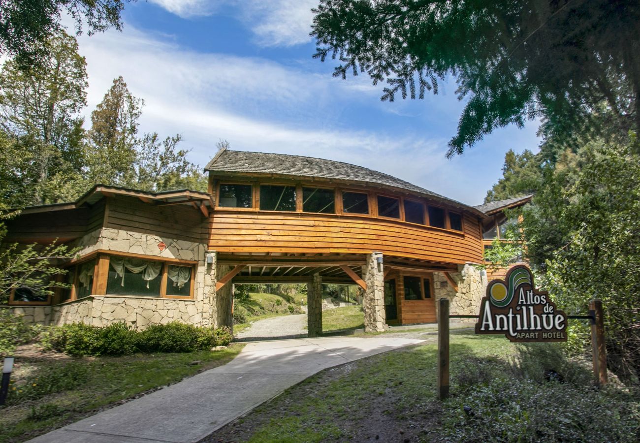 Aparthotel in Villa La Angostura - Altos de Antilhue 1 | Apart Hotel con vistas al bosque