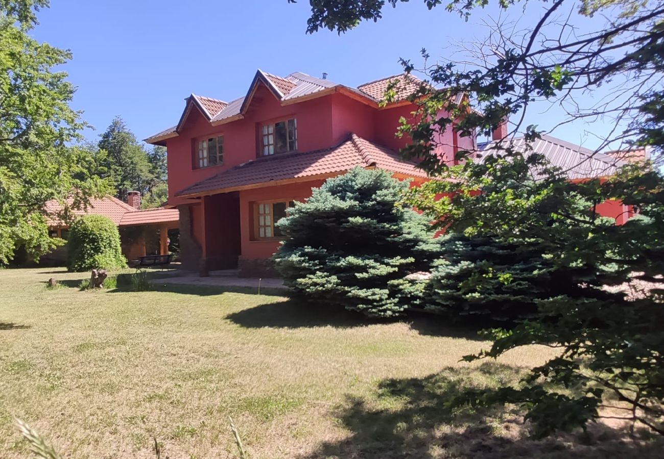 Chalet in San Carlos de Bariloche - BOG - Casona de Montaña en Bariloche Chalet in San Carlos de Bariloche - BOG - Casona de Montaña en Bariloche
