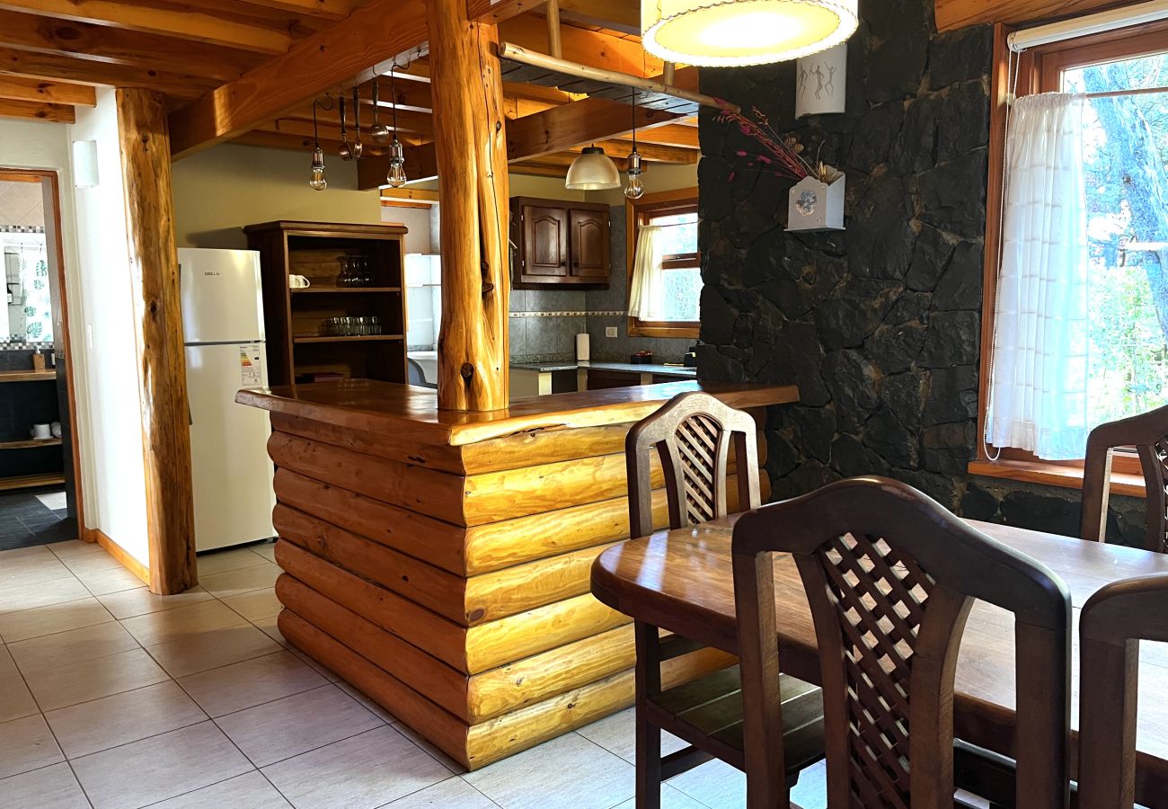 Cabin in Villa La Angostura - Rumel 1 - Cabaña en el bosque a metros del río Bonito 